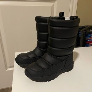 Snow boots (boy size 1 )